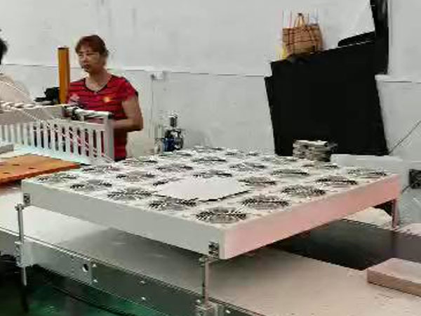 德高機(jī)械生產(chǎn)禮品盒 德高機(jī)械生產(chǎn)禮品盒